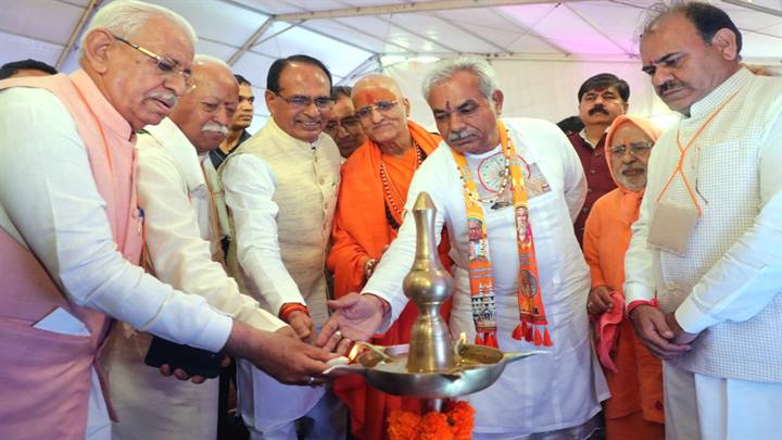 युवा पीढ़ी संस्कृति, वेशभूषा और परिश्रम की परम्परा को न भूलें - मुख्यमंत्री श्री चौहान